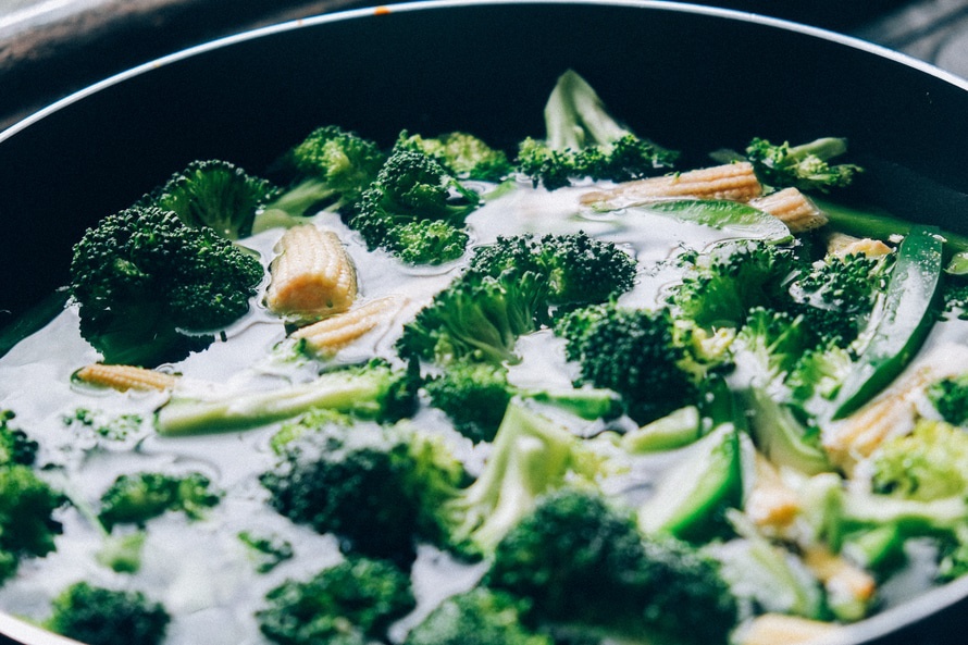 brokkoli_healthy-foods_low-gi_53821 Broccoli enriched with vitamin C, beta-carotene, and potassium.
