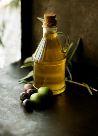 Olive oil benefits have proven for optimal health for thousands of years. Nowadays, its benefits have been scientifically acknowledged, investigated, and promoted for preventing cancer, inflammation, diabetes, and optimal health, including weight management.